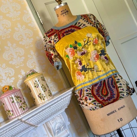 Vintage Johnny Was , XS silk/ Rayon Embroidered top, GREAT style, floral paisley - Picture 3 of 11